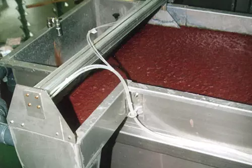 Lackschlamm bei der Lack-Koagulierung Lackschlamm bei der Lack-Koagulierung